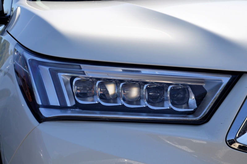 automobile-CAILLE-min_acura-headlamp-2834131